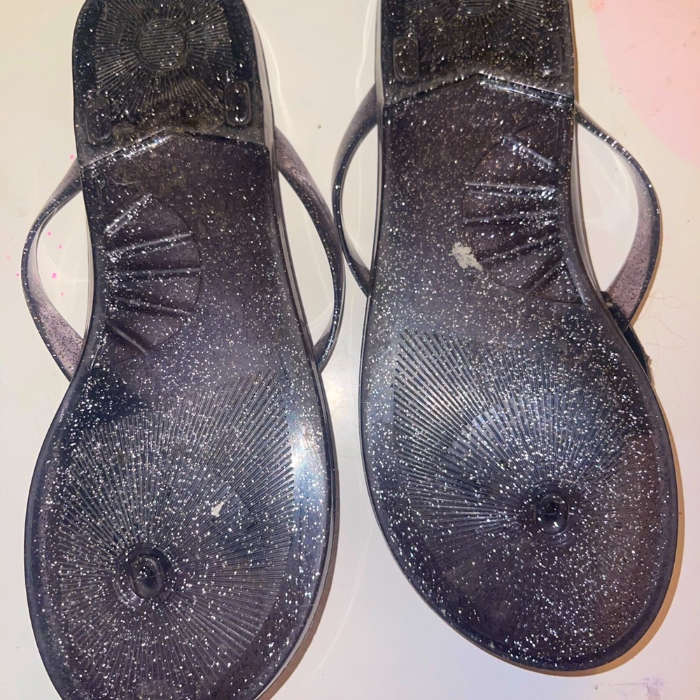 Sparkly sandals with silver bows